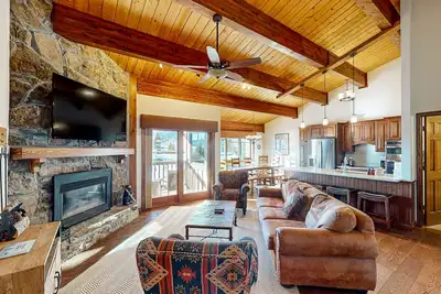 Image de Luxury condo next to lift with pool, hot tubs & high-speed WiFi