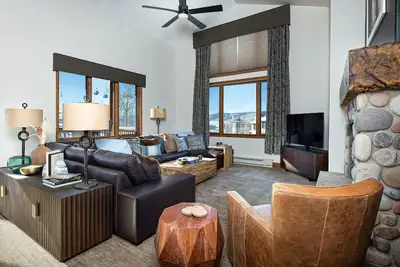Image de Well-equipped ski-in/out condo with pool, WiFi, hot tub, & gym