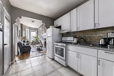 Image de Marvelous  3 Bedroom Apartment / Perfect Location