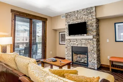 Image de Luxurious condo w/ private balcony & shared pool, hot tubs, game room & fitness