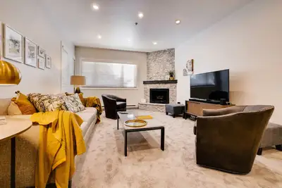 Image de Mountain condo just steps from the base w/ shared pool, hot tub & more