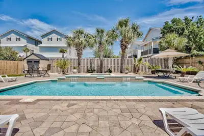 Image de Backyard Oasis - Luxury Backyard  - 5 Br 3 Ba  Pool/Spa. Discounted Golf Cart
