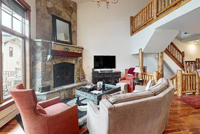 Image de Updated, walk-to-lift home w/ deck, laundry & shared pool/hot tubs/gym/firepit