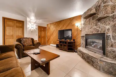 Image de Cozy condo next to gondola with hot tub, pool & high-speed WiFi