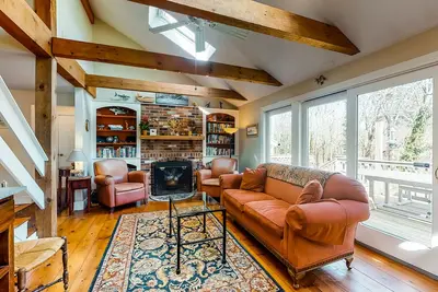 Image de Stylish Orleans home with spacious deck - near bay & ocean beach
