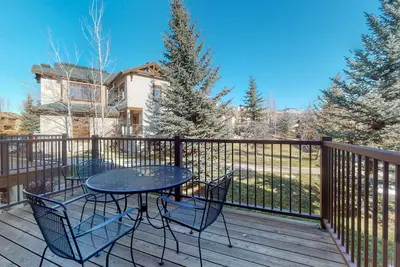 Image de Walk-to-lift townhome w/ fireplace, laundry & shared pool/hot tubs/steam room