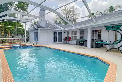 Image de 3br Luxury Pool Home. Heated Pool. Pool Table
