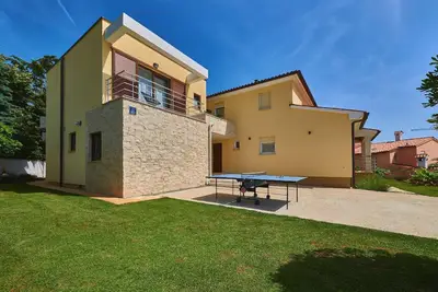 Image de Maison de vacances Fažana pour 1 - 8 personnes avec 3 chambres à coucher - Maison de vacances