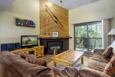 Image de Large & comfy condo with pool, hot tubs, clubhouse & sauna