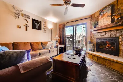 Image de Inviting & spacious condo with pool, hot tubs & clubhouse