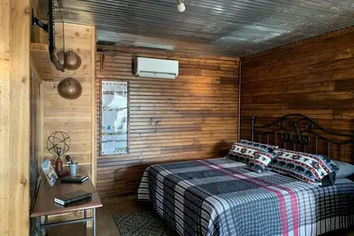 Image de Iron Door Cabin at The Lazy Buffalo Wichita Mountains Cache Lawton Fort Sill