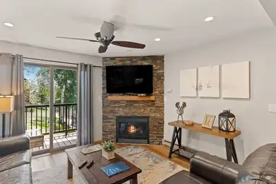 Image de Desirable & upgraded condo w/ mountain views + shared pool, sauna, & hot tub