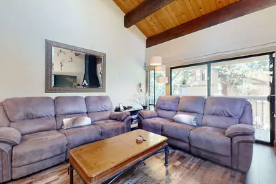 Image de Luxe All-Season Escape | Pool, Sauna, Tennis | Near Kings Beach & Ski Resorts