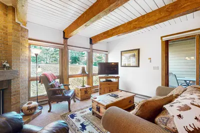 Image de Welcoming condo near lifts with W/D, hot tub, & pool