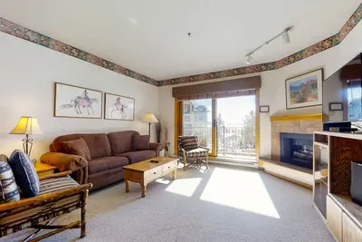 Image de Well-appointed condo w/shared hot tub & pool & free WiFi - steps from ski lifts