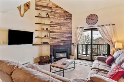 Image de Spacious condo with pool, hot tub, clubhouse access & fireplace