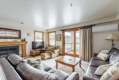 Image de Ski-In/Out Slopeside Condo w/Mountain View, Shared Hot Tubs, Pool, & Shuttle
