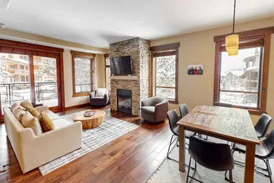 Image de Bright & luxurious condo w/shared hot tubs, fitness, pool, game room & more