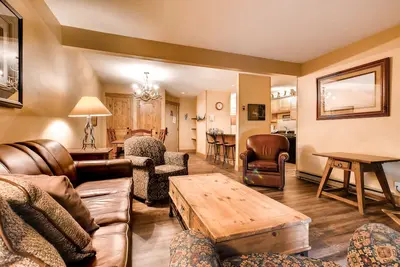 Image de Warm & inviting condo with sauna, pool & hot tubs