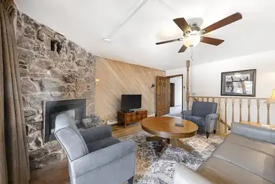 Image de Prime location across the street from the gondola with pool & hot tubs