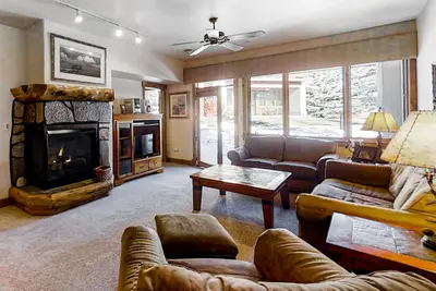 Image de Beautiful condo w/shared pools, hot tubs, & ski shuttle + private washer/dryer