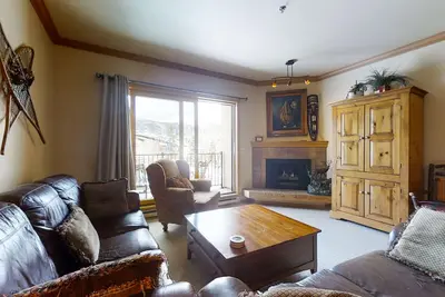Image de Charming condo just steps to base area w/shared pool, hot tub, free WiFi