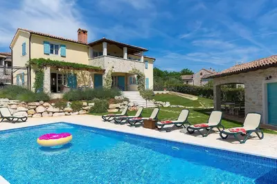 Image de Maison de vacances Sveti Lovrec pour 2 - 9 personnes avec 5 chambres à coucher - Maison de vacances