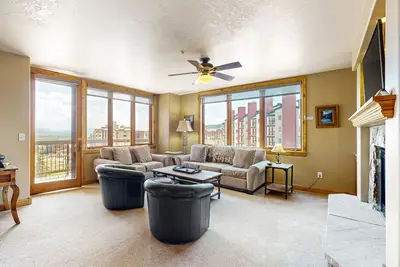 Image de Ski-in/out slopeside condo w/mountain views, shared pool, grills, & hot tubs