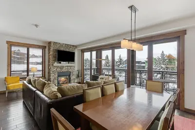 Image de Luxurious corner condo w/ view & shared pool, hot tubs, game room & more