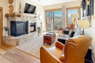Image de Walk-To-Lift Condo w/ Gas Fireplace, Huge Views, & Shared Hot Tub/Pool/Gym