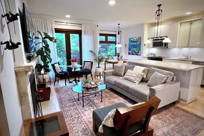 Image de Exceptionnel Townhouse / Localisation - Promenade Ă la plage, 4th Ave & Bway