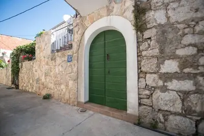 Image de Maison de vacances Murter (Ort) pour 1 - 6 personnes avec 2 chambres à coucher - Maison mitoyenne