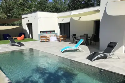 Image de Belle maison neuve, vue magnifique, piscine débordement, terrasse 115m2, clim