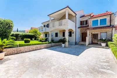 Image de Appartement de vacances Supetar pour 5 - 6 personnes avec 3 chambres Ă coucher - Logement de vacance