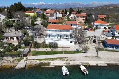 Image de Appartement de vacances Obrovac pour 1 - 8 personnes avec 4 chambres à coucher - Maison de vacances