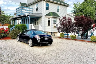 Image de Spacious, Family friendly, outdoor space, Rockaway Beach - 6 month rental