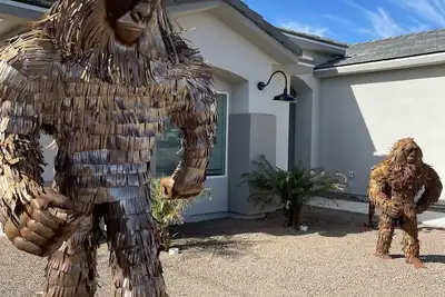 Image de Bigfoot's Bungalow - Larger-than-Life Lake Escapes