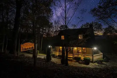 Image de Perfect mountain getaway! Terrific views and firepit, hot tub, pool table