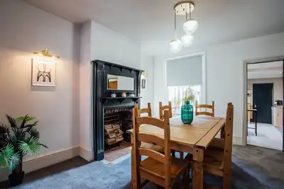 Image de Beautifully finished house in Rugby!