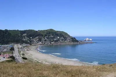 Image de Suburban Home Half a Mile from the Beach