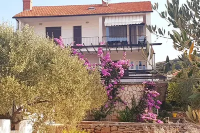 Image de Appartement de vacances Stari Grad pour 4 - 6 personnes avec 3 chambres à coucher - Maison mitoyenne