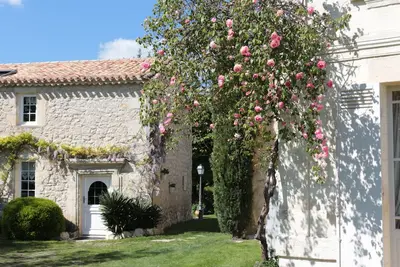 Image de Maison en pierres dans un parc, au calme, 20 minutes de St Emilion et Bordeaux