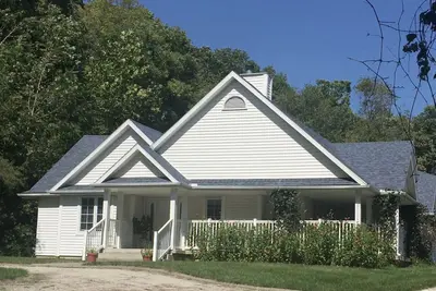 Image de Lovely home, peaceful country setting. Short drive to all Kc area offers