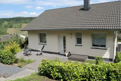 Image de Our vacation home is located on the edge of the forest with a great view of the vineyards.