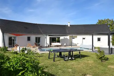 Image de Maison climatisée, tout confort, piscine, Spa, Sauna, Pétanque, proche du Pal