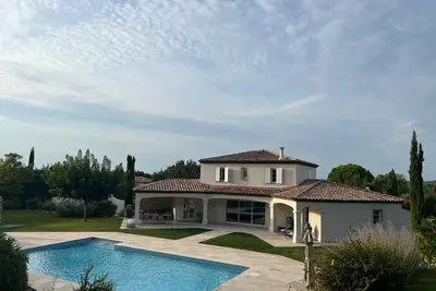 Image de Villa contemporaine avec piscine 12m, parc 5000 m² – Aix / Marseille – 8 pers