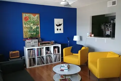 Image de Sunny Condo in North Central Austin