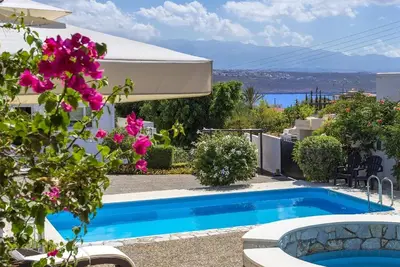 Image de Maison de vacances Stalos pour 2 - 8 personnes avec 4 chambres à coucher - Logement de vacances dans