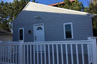 Image de Bay Front Cottage in Historic Townbank