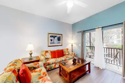 Image de 2nd floor condo w/tennis court, restaurant, pools, basketball court, sauna